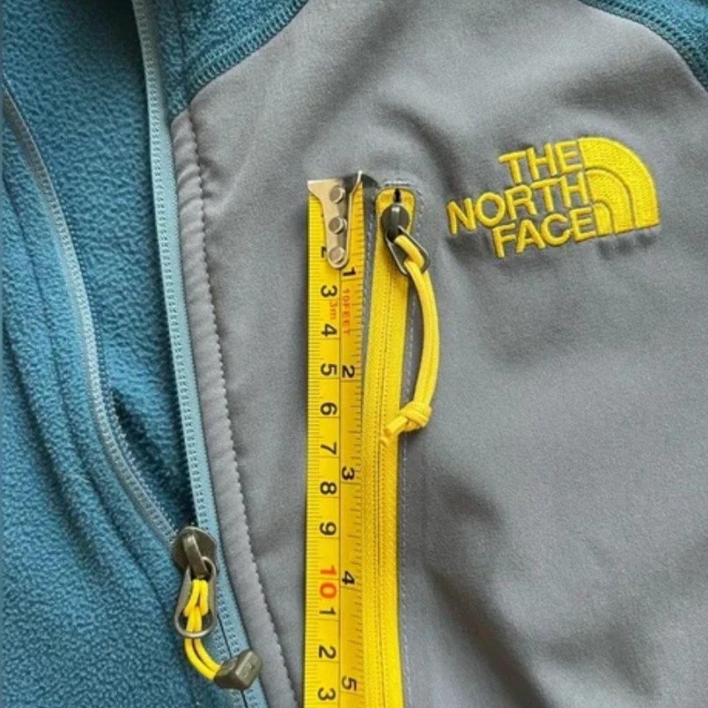 North Face Men’s 1/2-Zip Fleece Pullover - Picture 2 of 3